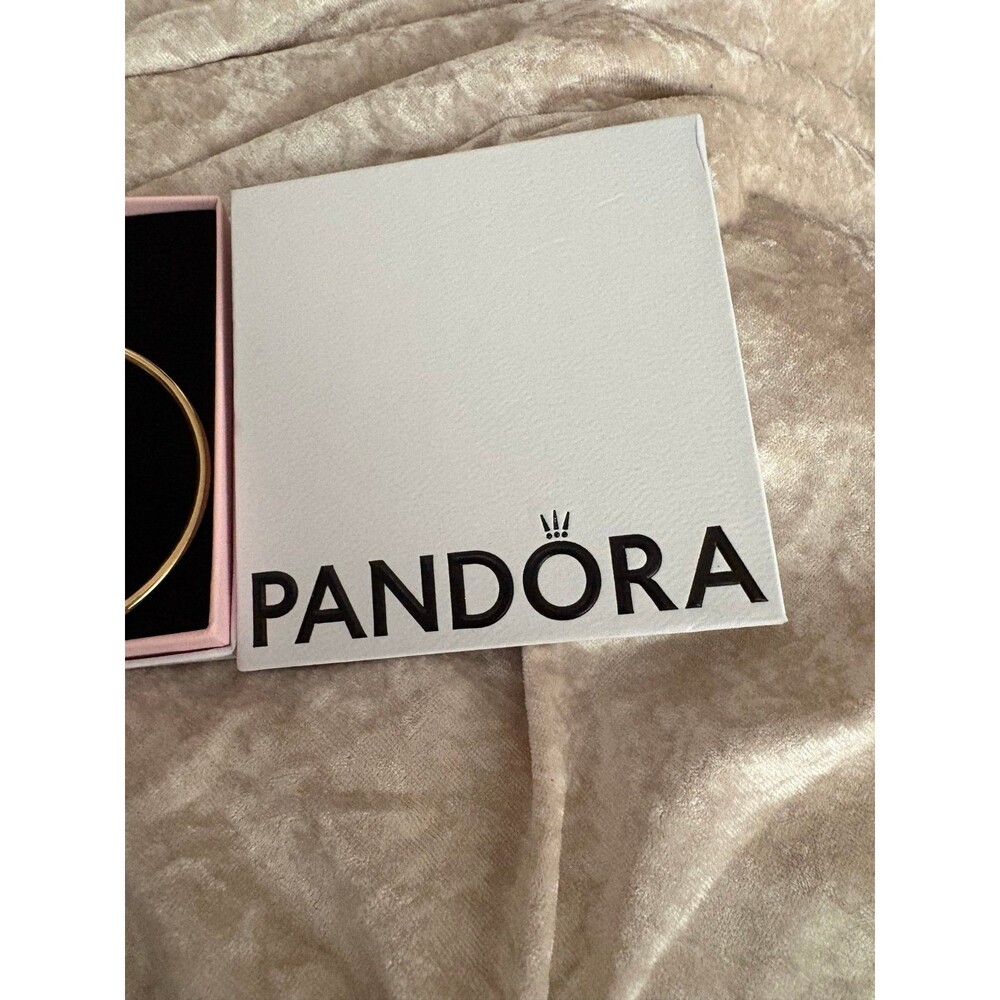 Pandora gold charm bracelet - Picture 3 of 3